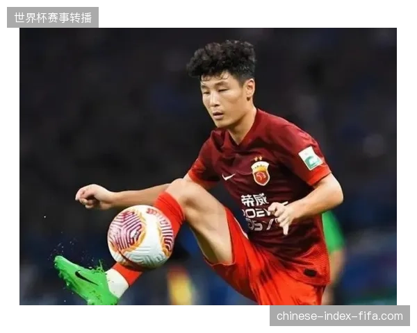 武磊凭借出色的无球跑动和门前终结能力，成为上海海港进攻体系的核心战术支点